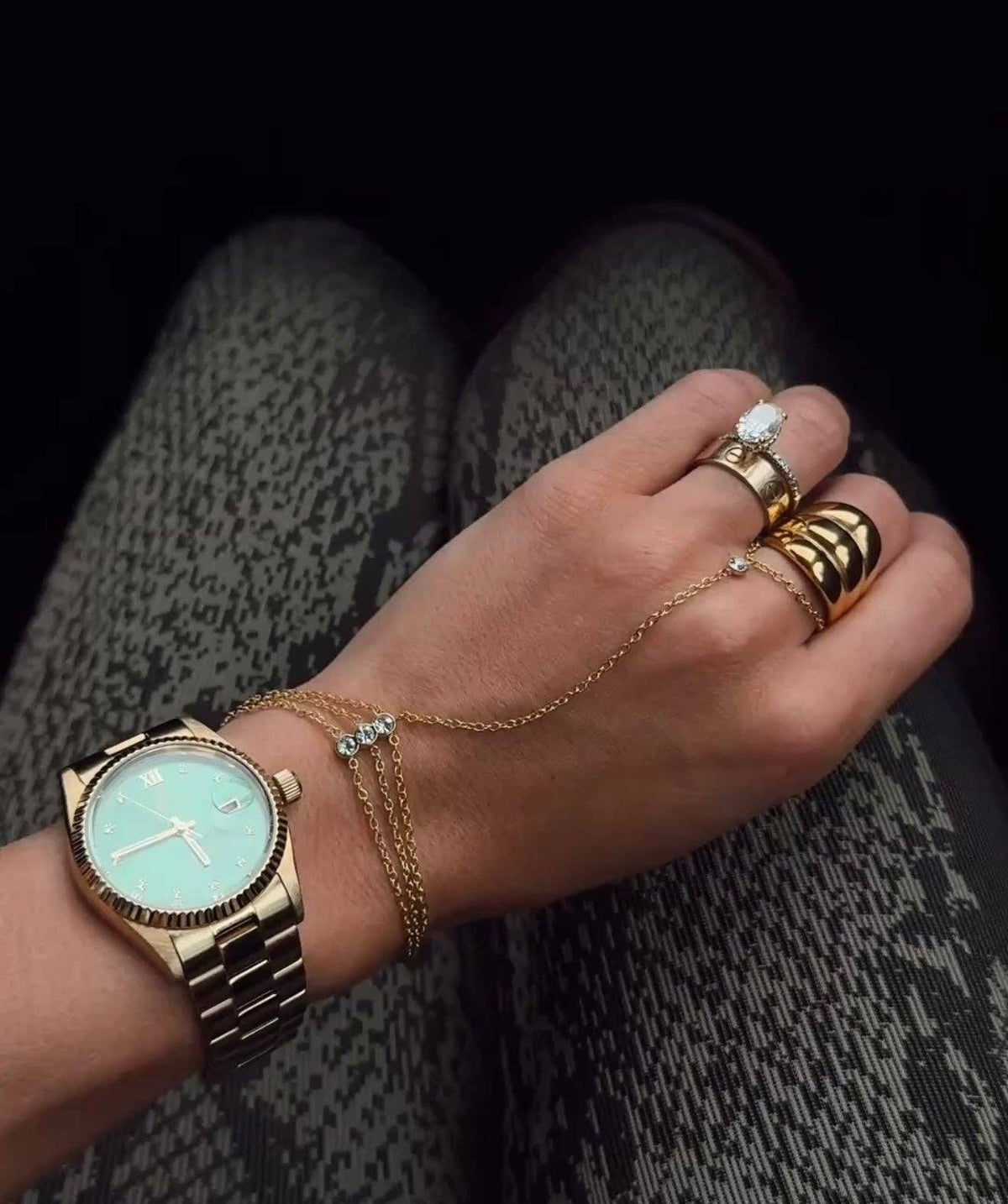 CHANSUTTPEARLS BENTLEY HAND CHAIN