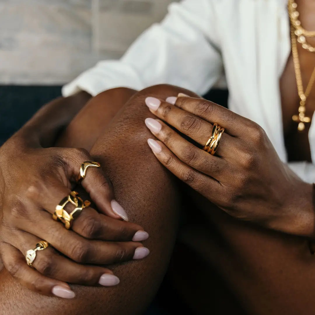 Sahira Wavy Band Ring