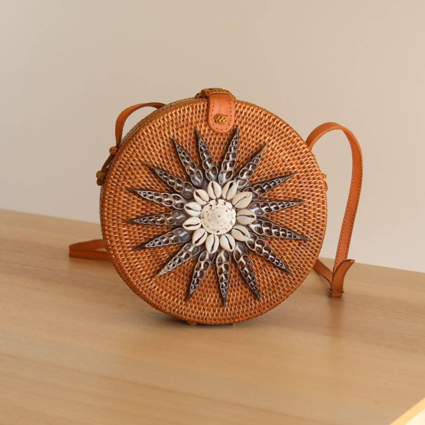 Ganapati Bali Seashell Rattan Crossbody Bag - Luna