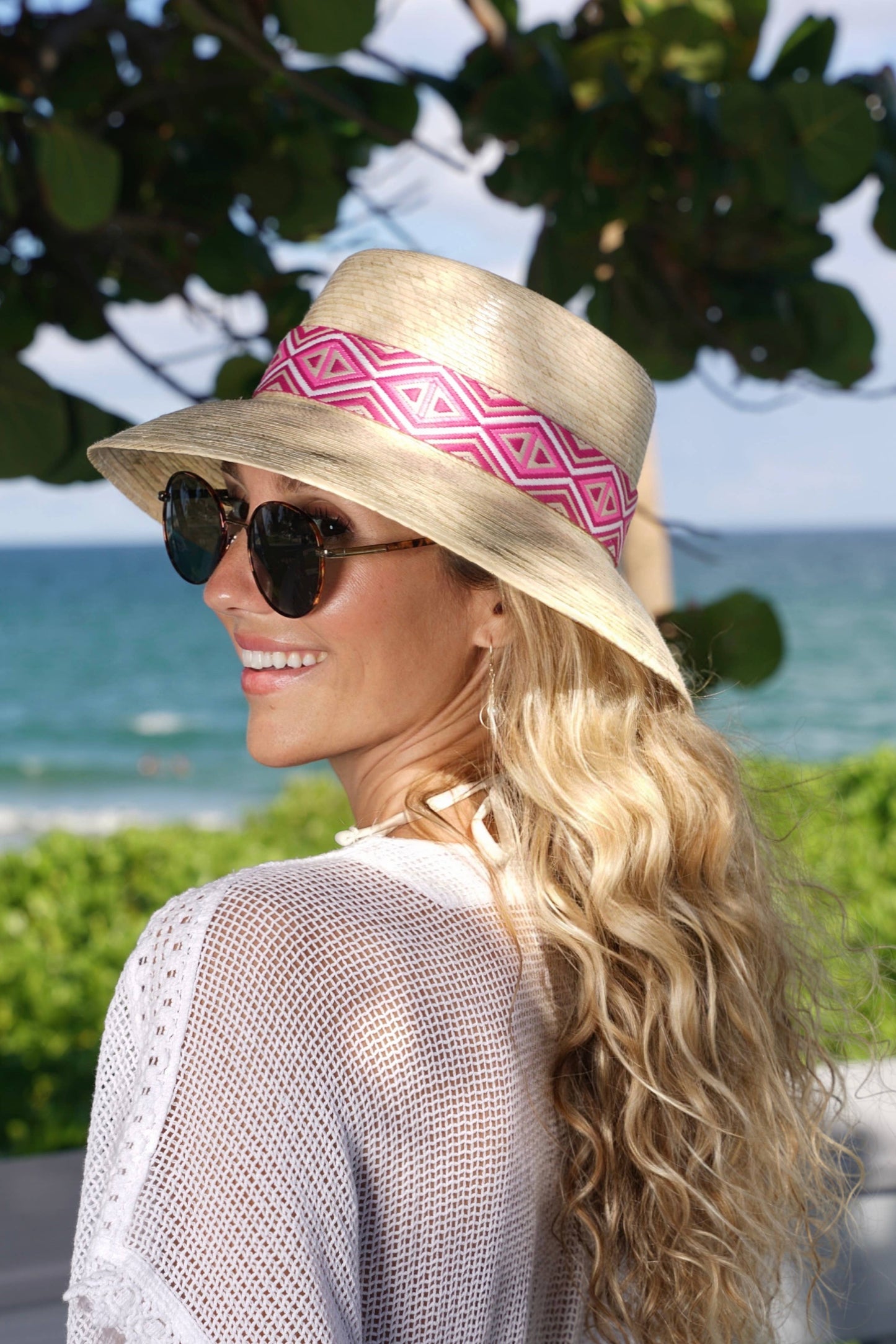 Chisme Alexa Palm Bucket Hat