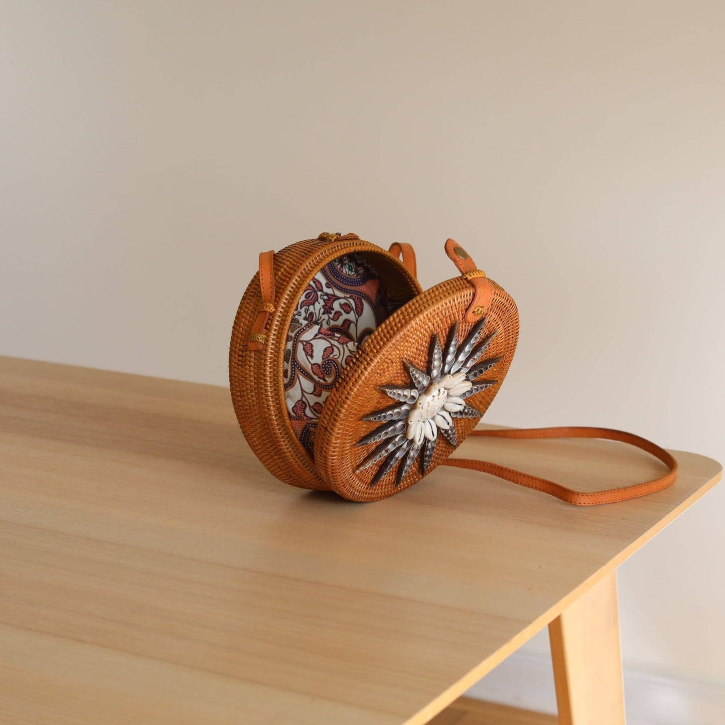 Ganapati Bali Seashell Rattan Crossbody Bag - Luna