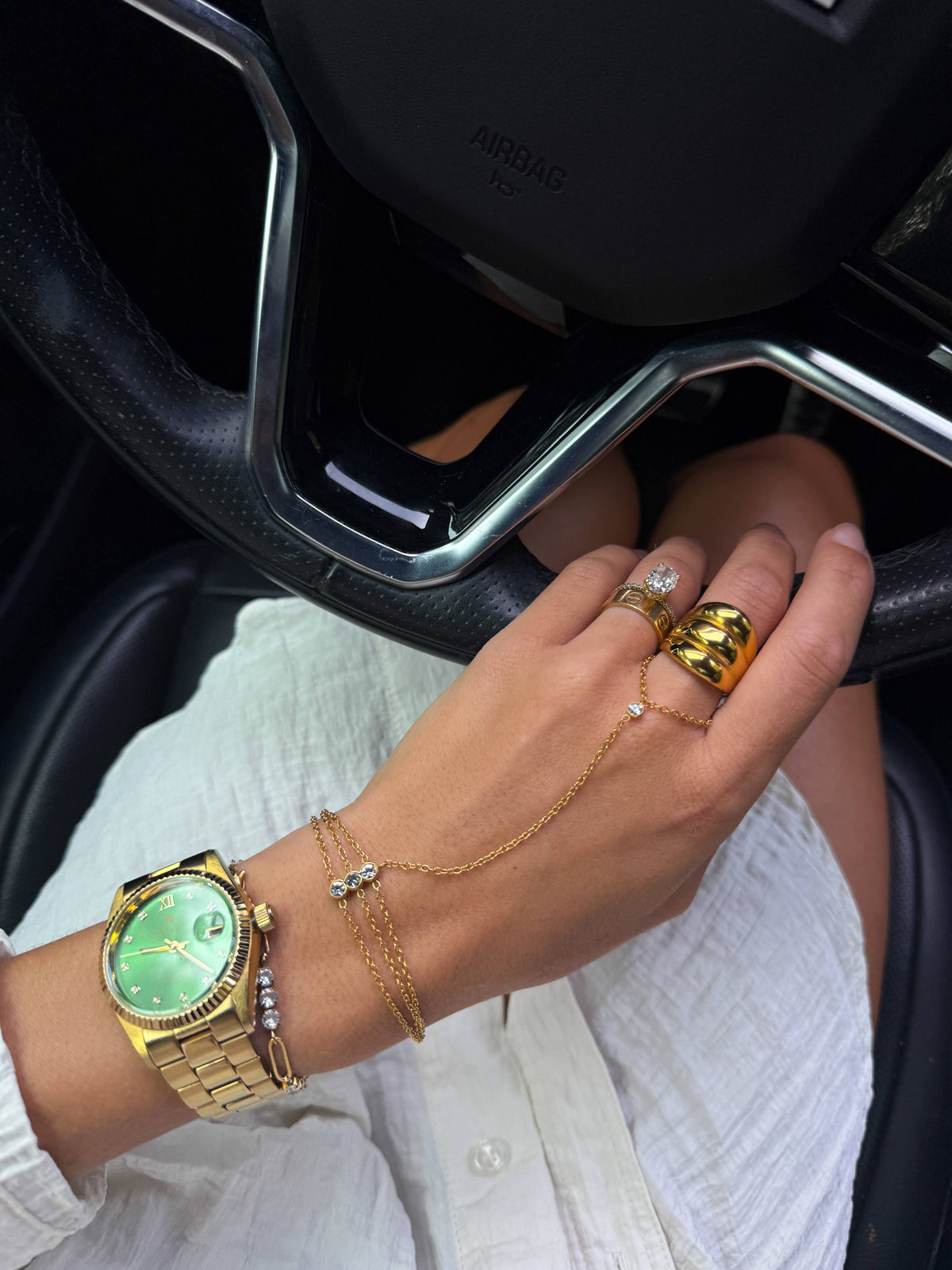 CHANSUTTPEARLS BENTLEY HAND CHAIN