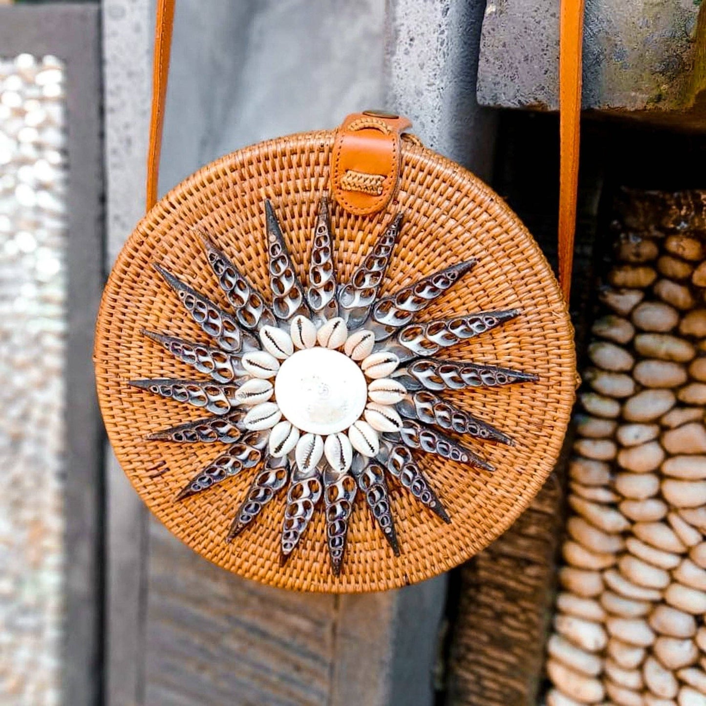 Ganapati Bali Seashell Rattan Crossbody Bag - Luna